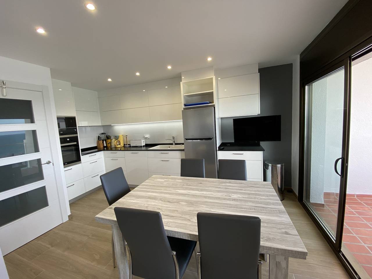 Appartement entier, Appartement de vacances pour 4 personnes avec balcon in Santa Margarida, Roses