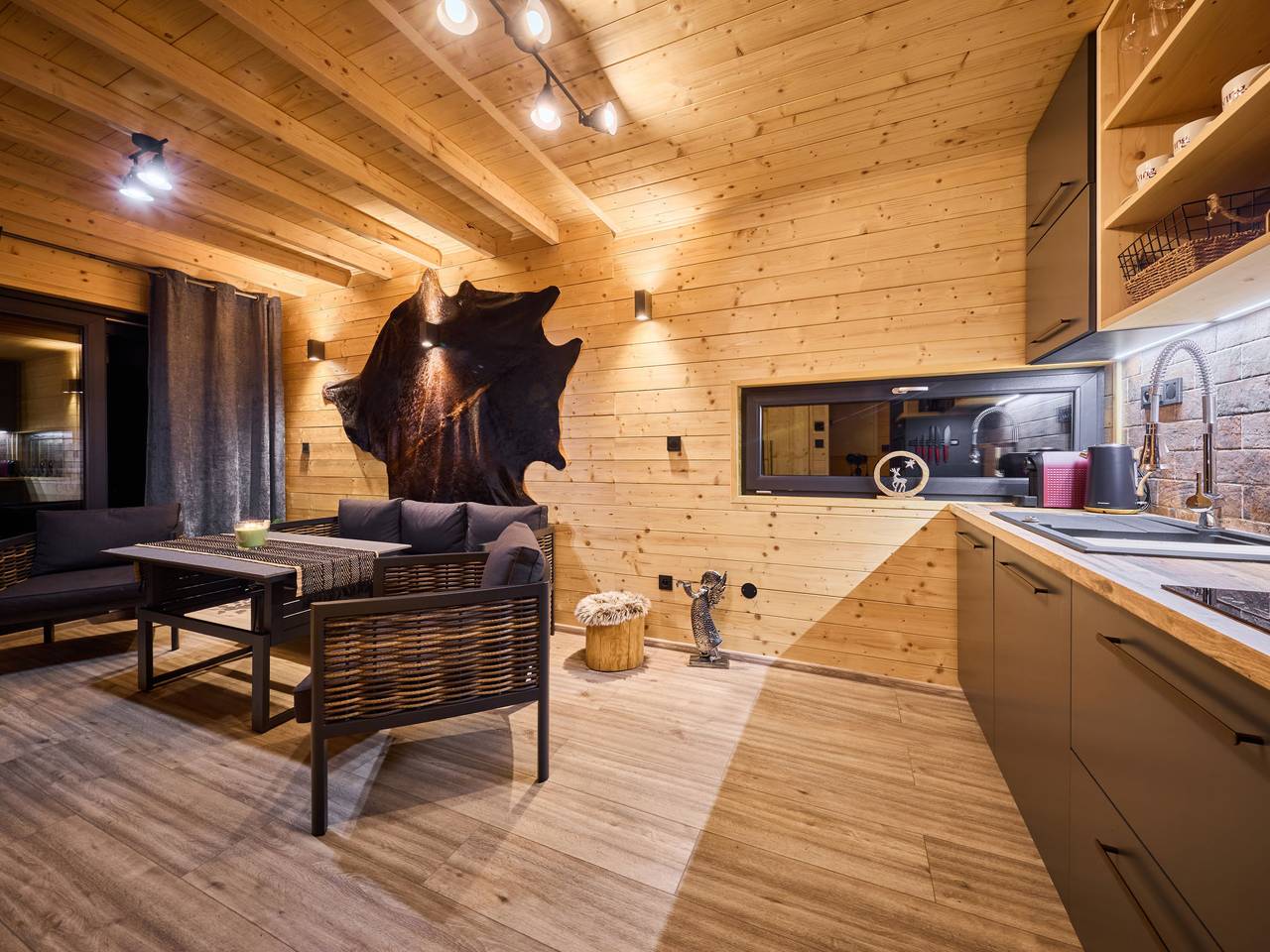 Luxe Timber Lodge & Relaxing Bath in Mladé Buky, Région de Trutnov