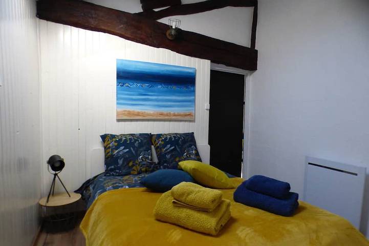 Gîte pour 2 personnes, avec terrasse ainsi que jardin et piscine dans Bioussac - 2