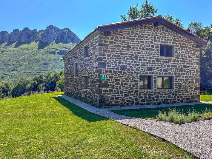 Casa rural para 10 personas, con jardín y vistas en Valle del Miera - 4