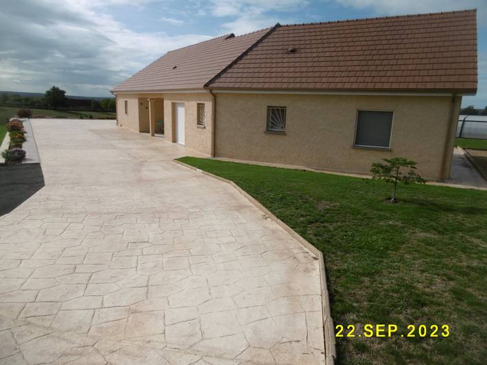 Location de vacances pour 9 personnes, avec piscine ainsi que terrasse et jardin dans Saône-et-Loire - 4