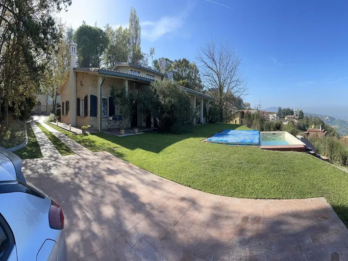 Villa per 10 persone, con piscina e idromassaggio nonché giardino e terrazza, con animali domestici - 1