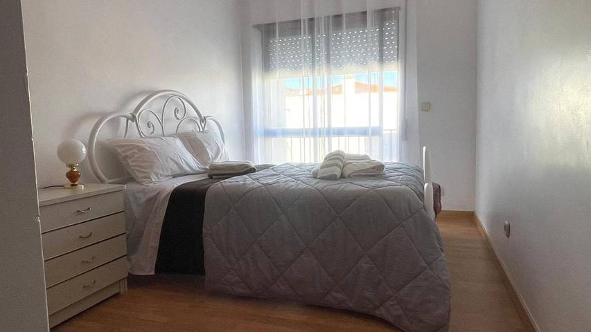 Gîte pour 7 personnes, avec vue sur le lac ainsi que vue et balcon à Vila Praia de Ancora