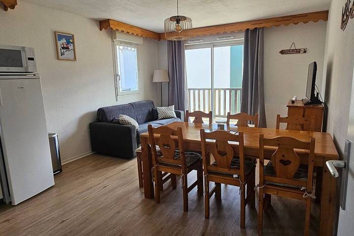 Gîte pour 8 personnes, avec piscine, animaux acceptés à Gouaux-de-Larboust