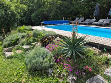 Gîte pour 5 personnes, avec vue ainsi que piscine et jardin à Anthé