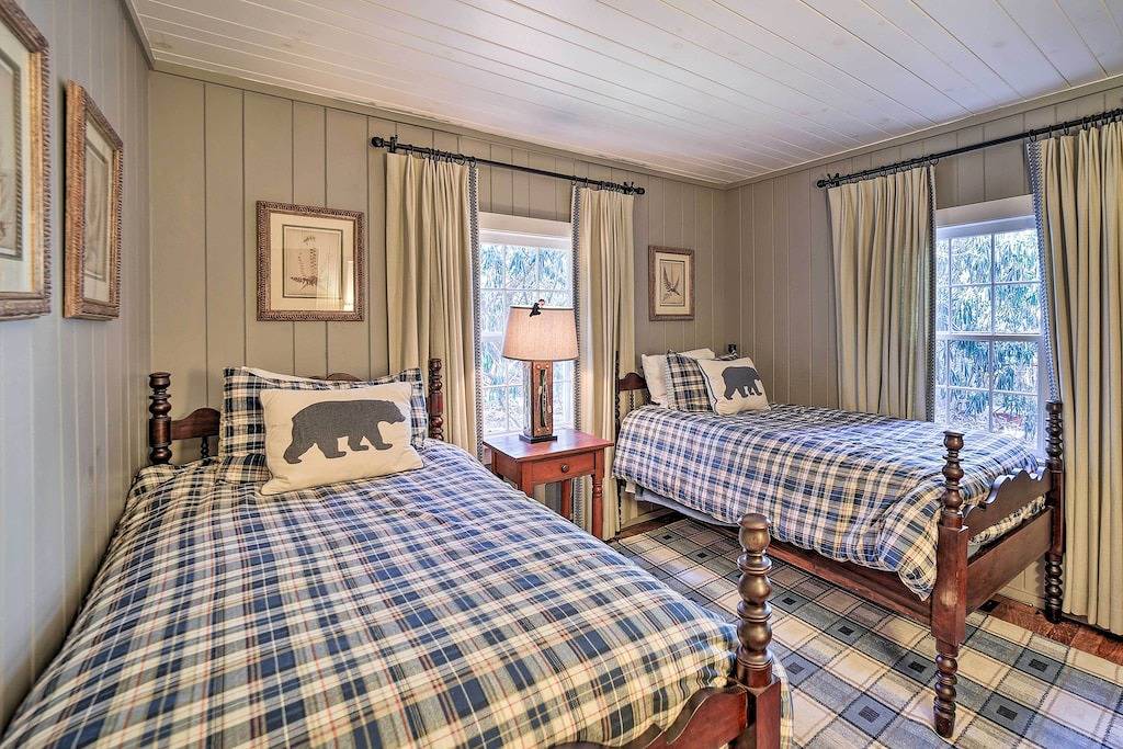 Mirror Lake Cabin ~ 1 Mi to Dtwn Highlands! in Highlands (NC), Macon County