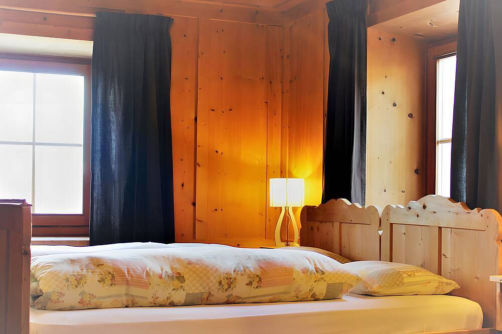 Entire apartment, Apartment 'Ciablun Sas Dla Crusc' with Mountain View, Shared Terrace and Wi-Fi in La Val, Dolomiti Superski