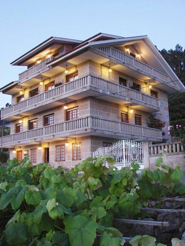 Casa rural para 2 personas, con Terraza además de Jardín y Piscina en Poyo