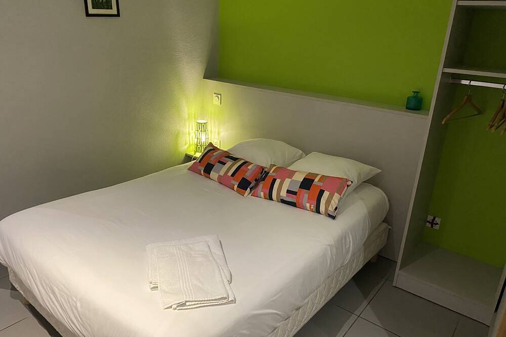 Appartement entier, Résidence Appart’en ville Studio 2 personnes Balcon in Alleuze, Région de Saint-Flour