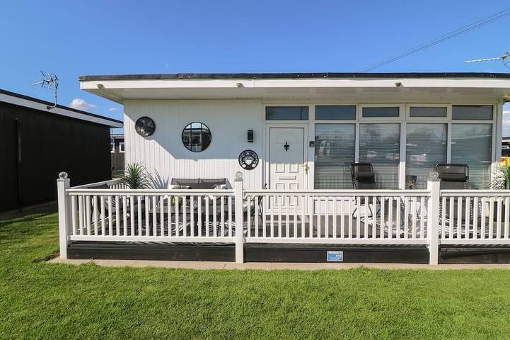 Chalet for 4 people, with garden in Chapel St. Leonards