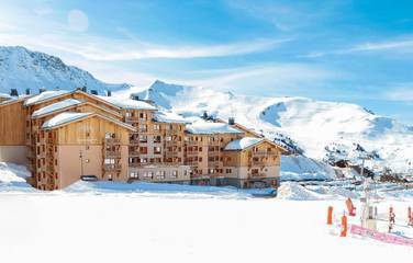 Parc de vacances pour 2 personnes, avec piscine et jacuzzi, animaux acceptés dans les Alpes francaises