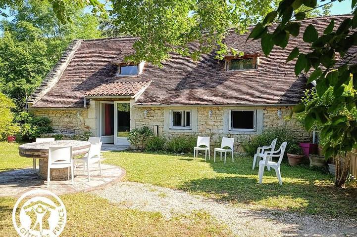 Location de vacances pour 4 personnes, avec jardin et piscine à Tour-de-Faure - 3