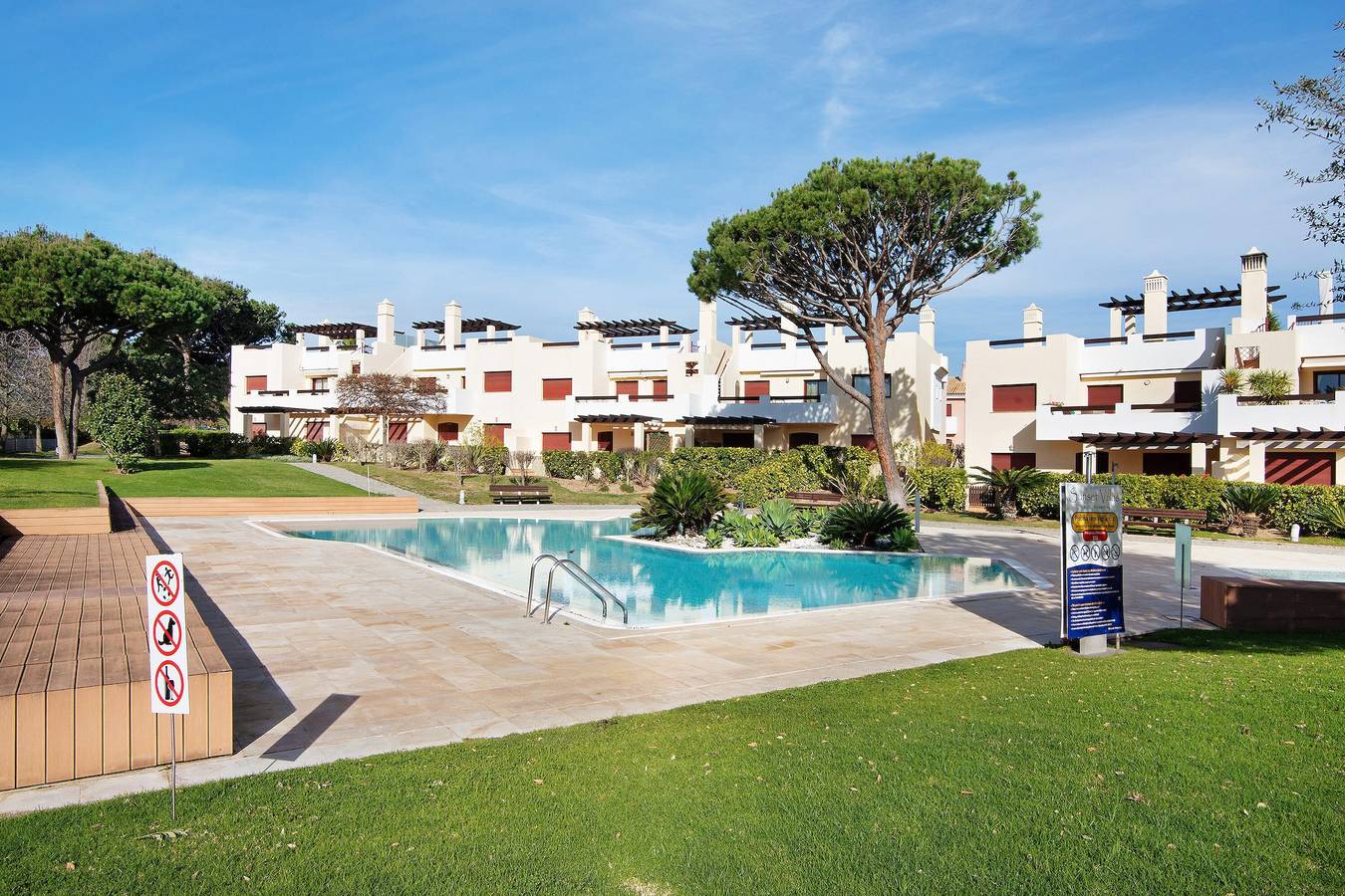 Ferienhaus 'Golf Vila Sol - Algarve Paraíso' mit Gemeinschaftspool, Terrasse und Klimaanlage in Quarteira, Faro Distrikt