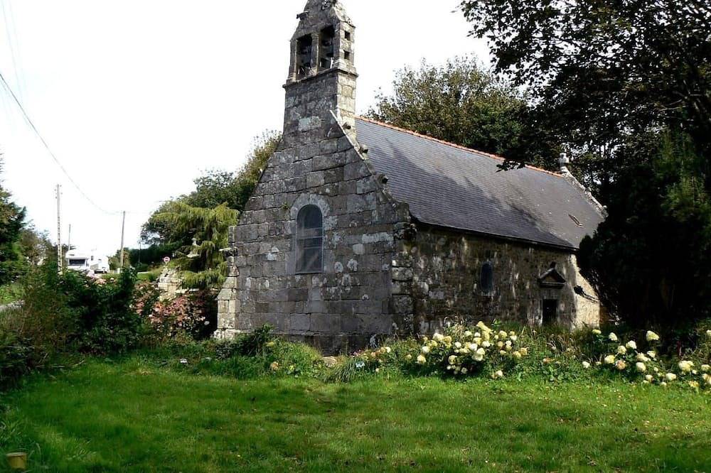 Küstennahes, bretonisches Ferienhaus mit Kamin in Plouguerneau, Région de Brest
