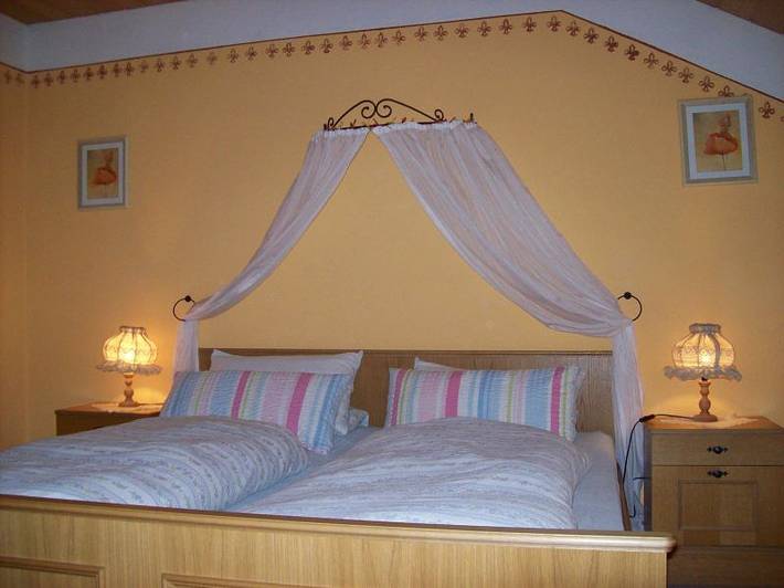 Ganze Ferienwohnung, Pikarthof - Ferienwohnung 50m², 2. Stock, 1 Schlafzimmer, Wohn/Schlafzimmer, TV, Balkon in Frasdorf, Chiemsee