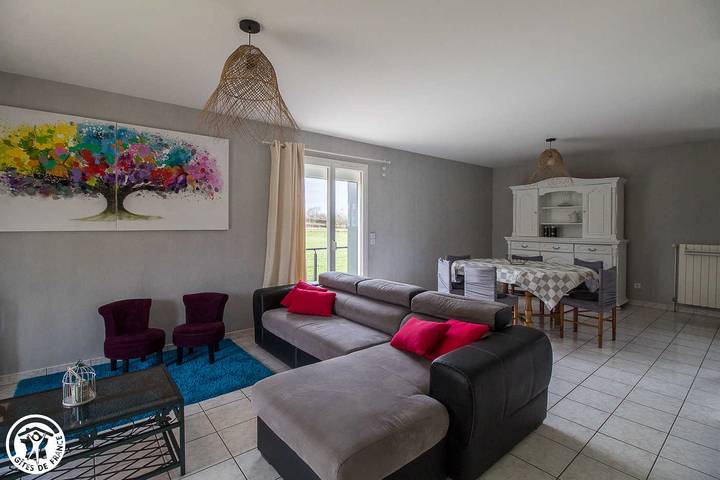 Gîte pour 6 personnes, avec terrasse et jardin, animaux acceptés à Nébouzat