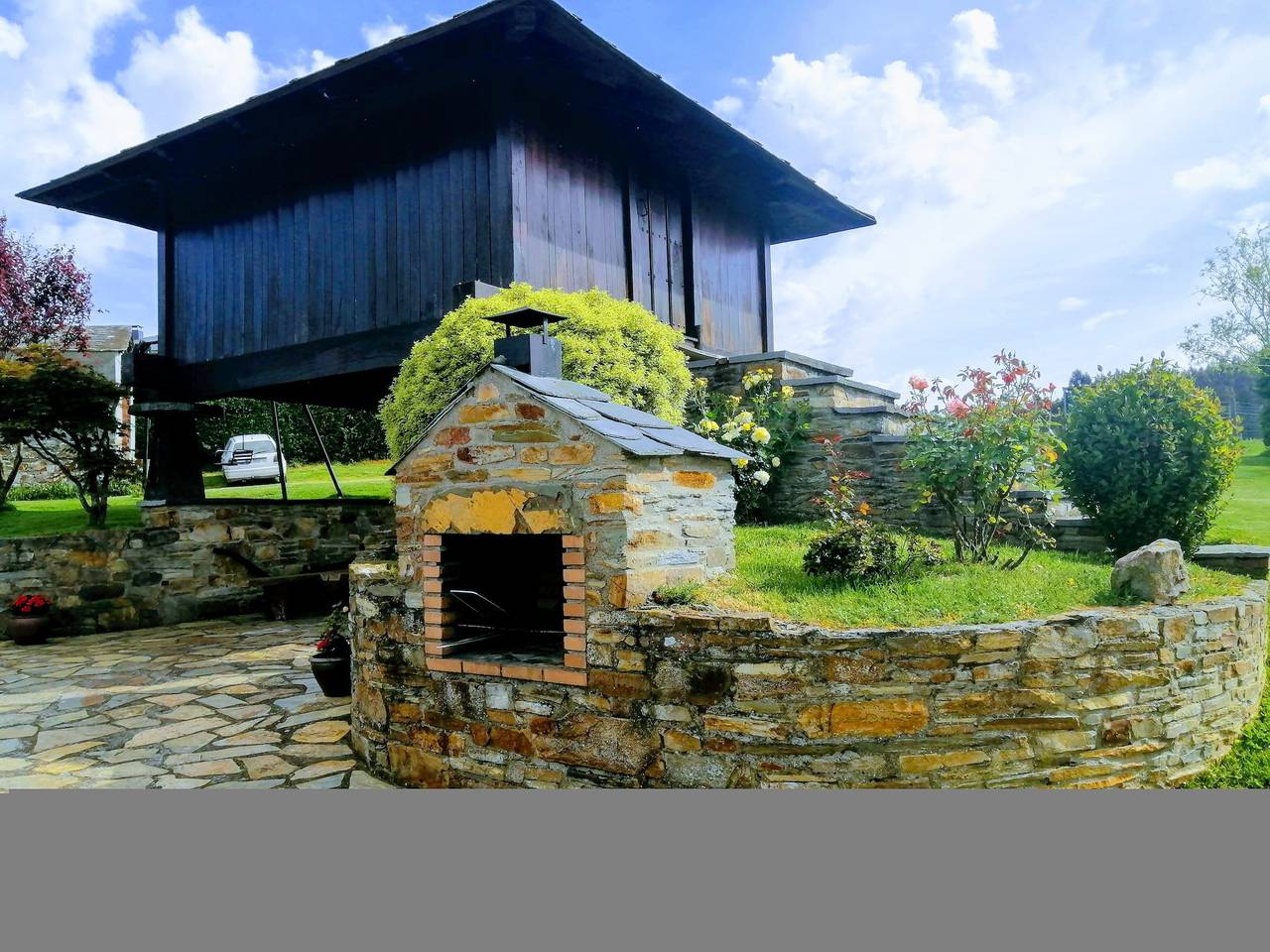 Geheel appartement, Appartement 'Cortiña' met bergzicht, gedeeld terras en Wifi in A Fonsagrada, Lugo Provincie