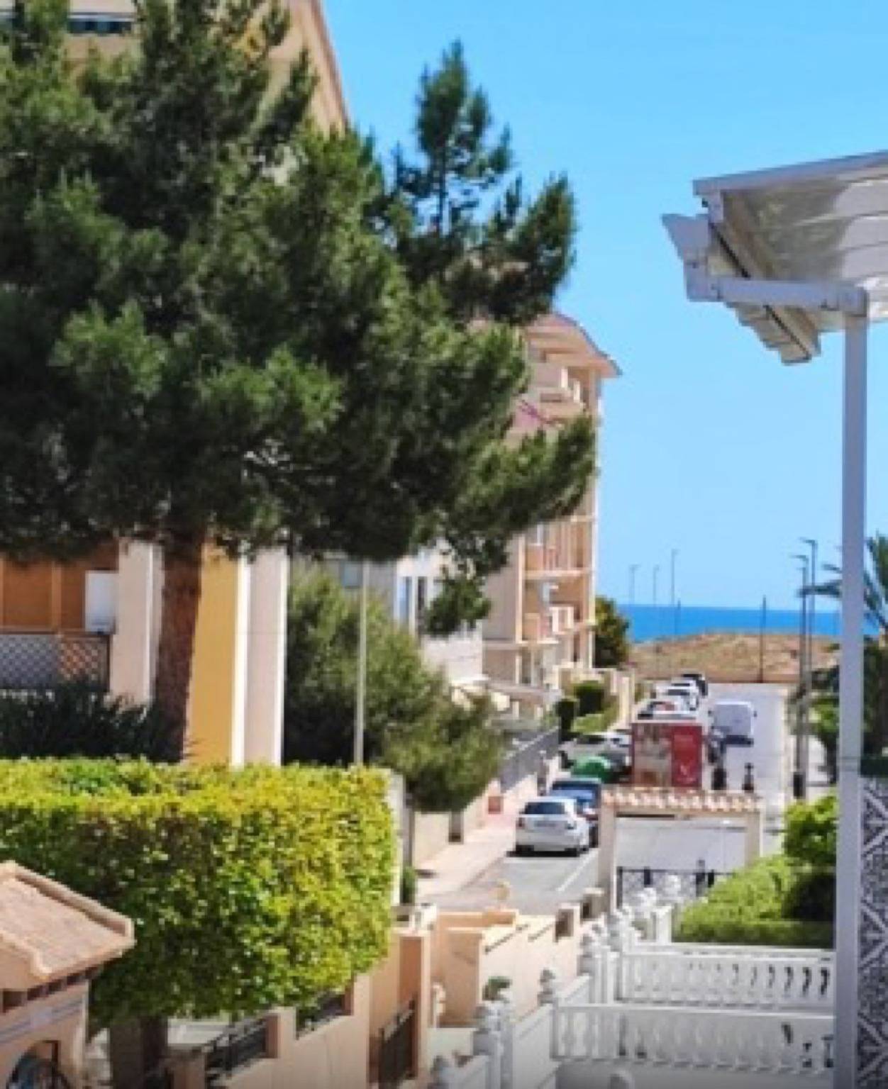 Bungalow 'Planta Baja' with Private Pool, Wi-Fi and Air Conditioning in Torrevieja, Costa Blanca