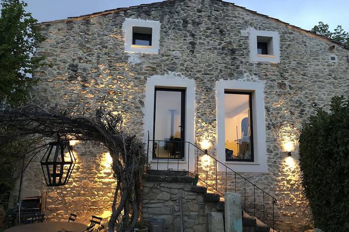 Gîte pour 6 personnes, avec piscine à Saint-Pierre-de-Vassols