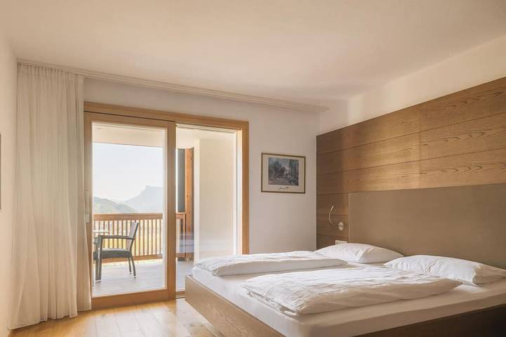 Appartamento intero, Apartment with large south-facing terrace, incl. garage parking space in Comune di Tirolo, Gruppo Tessa