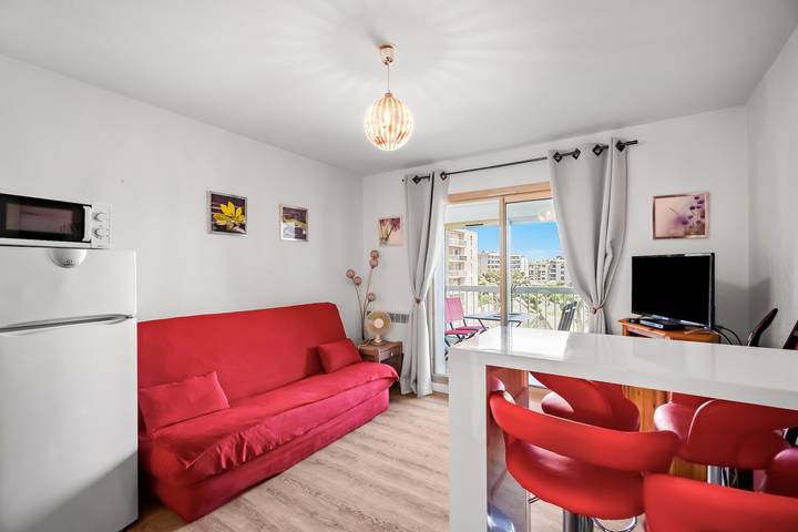 Apartamento entero, Apartamento T2 en residencia ajardinada con piscina y jardín compartidos in La Coudoulière, Six-Fours-les-Plages