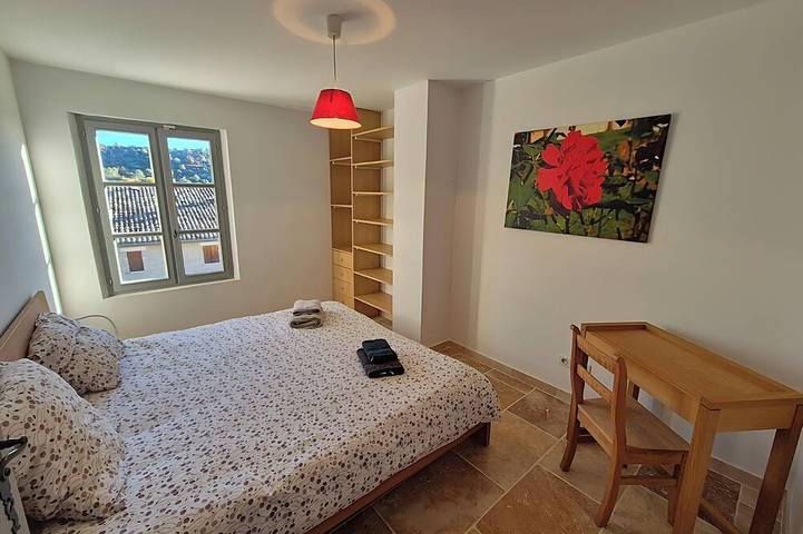 Gîte pour 6 personnes, avec jardin à Lioux - 3