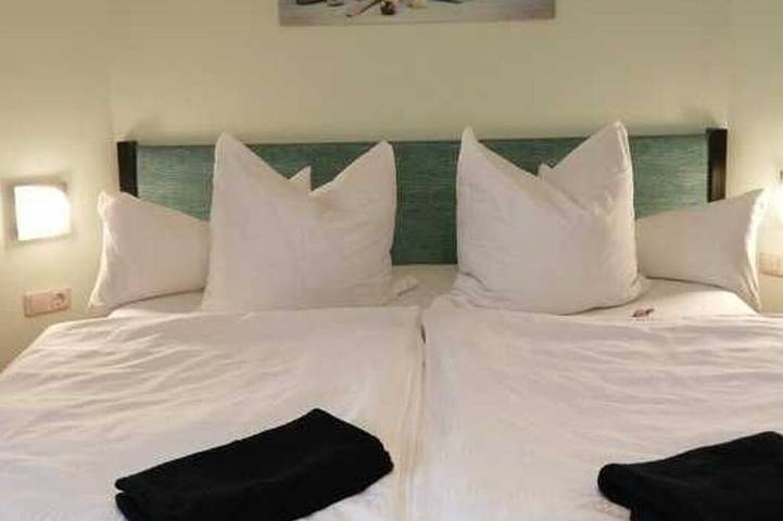 Ferienwohnung für 3 Personen, mit Garten in Groß Nemerow - 2