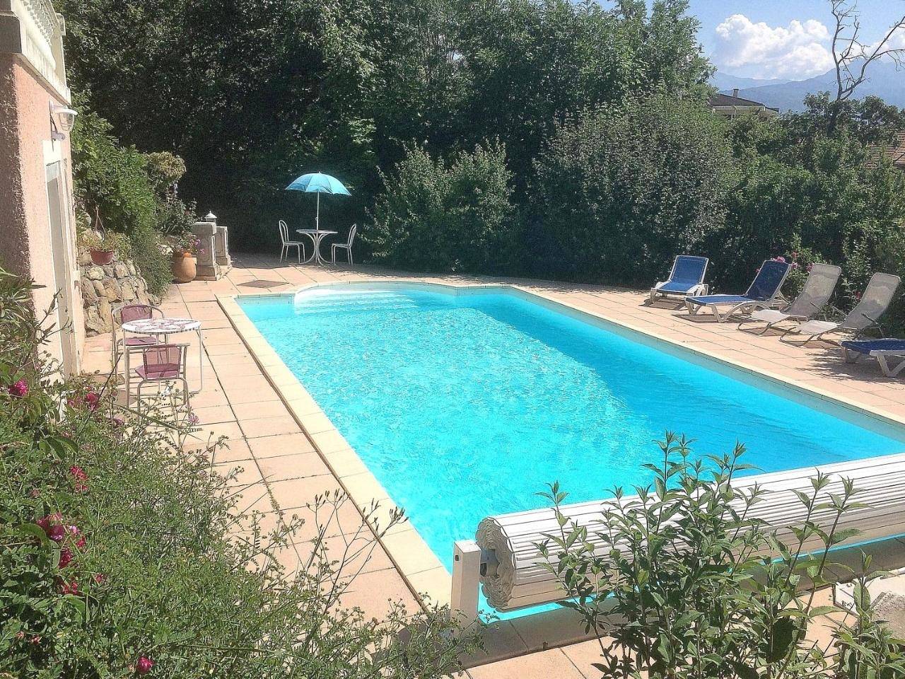 Appartement entier, Studio indépendant dans villa avec piscine à Gap in Gap, Région de Gap