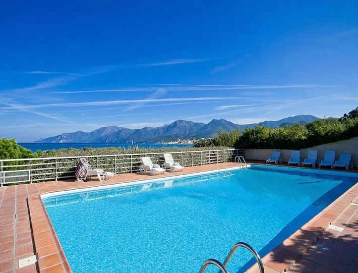 Apartamento de vacaciones para 2 personas, con piscina y jardín además de balcón y vistas - 1
