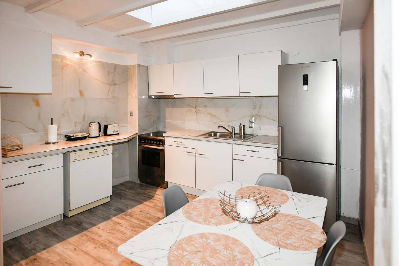 Traditional Samos Home with a Jacuzzi and Balcony in Samos