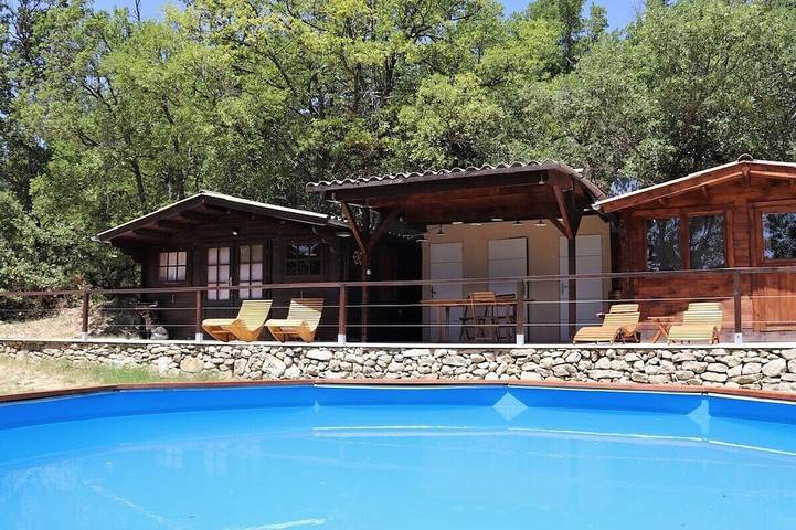 Gîte pour 6 personnes, avec jardin, animaux acceptés à Lurs