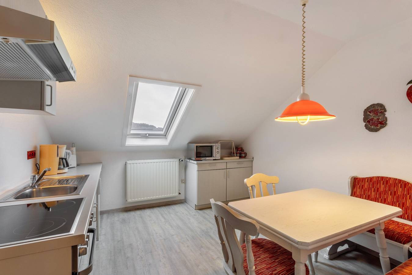 Ganze Wohnung, Haus Erika - Ferienwohnung 3 mit Wlan, Balkon und Gemeinschaftsgarten nahe Skywalk in Stryck, Willingen