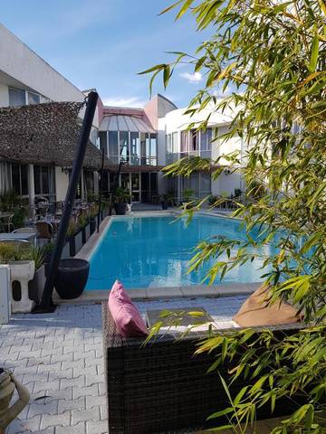 Hôtel pour 2 personnes, avec vue ainsi que piscine et terrasse, animaux acceptés à Saint-André-de-Sangonis
