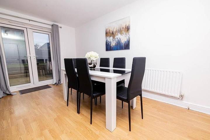 Location de vacances pour 11 personnes, avec terrasse et jardin à Corby - 2