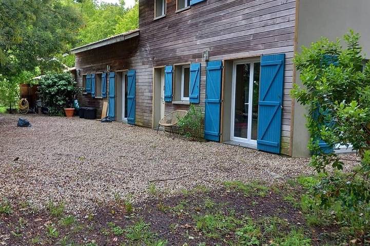 Chalet para 15 personas, con jardín además de piscina y terraza - 1
