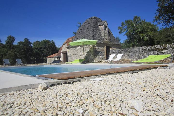 Location de vacances pour 8 personnes, avec Terrasse ainsi que Jardin et Piscine à Montgesty