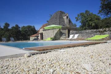 Gîte pour 8 personnes, avec piscine ainsi que terrasse et jardin à Montgesty