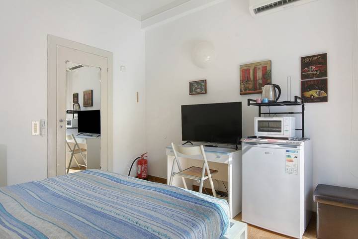 Entire apartment, Apartment 'Eurotel 523 - Rapallo' with Shared Pool, Wi-Fi and Air Conditioning in Rapallo (City), Rapallo