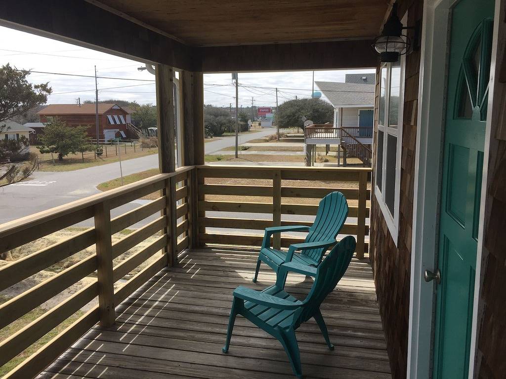 Ganze Wohnung, Captains Quarters, Neu 2018, weniger als 1 Block vom Strand entfernt !!Überdachte Veranda in Nags Head, Dare County