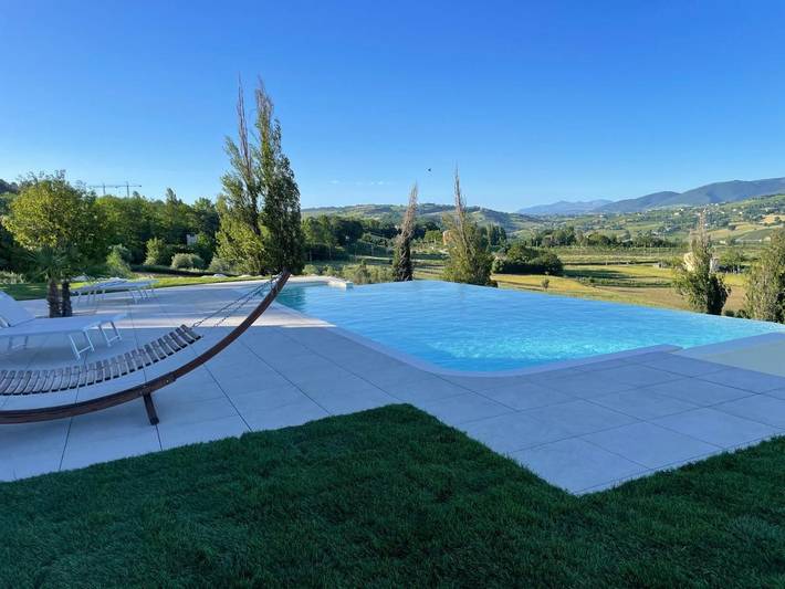 Appartamento per 4 persone, con Terrazza e Giardino nonché Piscina e Panorama a Cupramontana