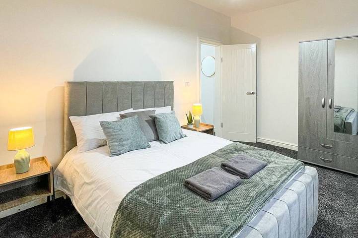 Vacation rental for 10 people, with yard, with pets in Manchester