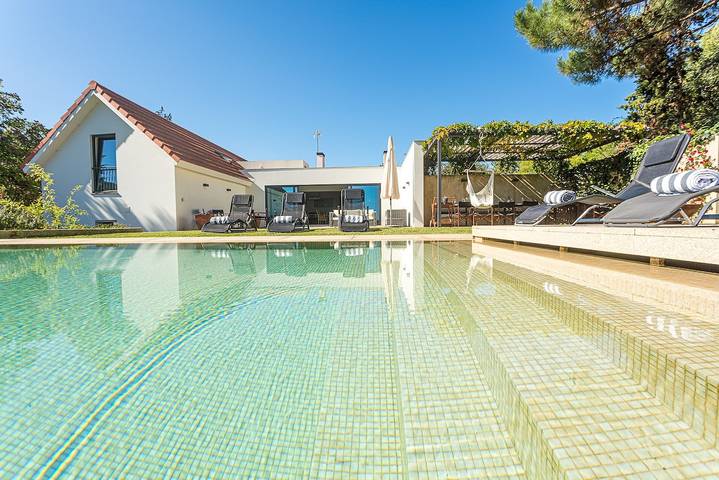 Location de vacances pour 10 personnes, avec terrasse et jardin dans Colares - 2