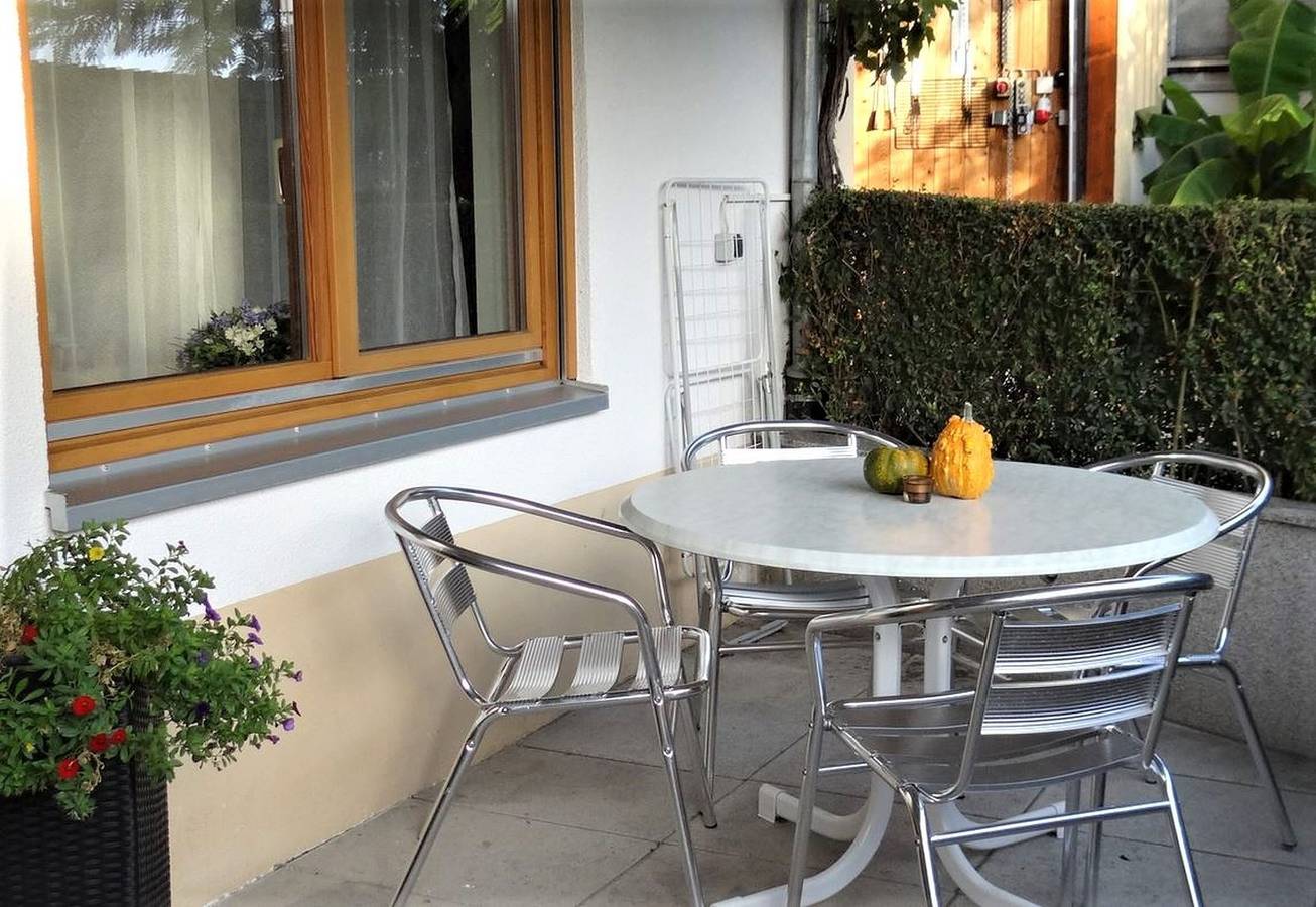 Entire apartment, Apartment '1, 55 sqm' with Mountain View, Wi-Fi and Air Conditioning in Waltershofen, Freiburg