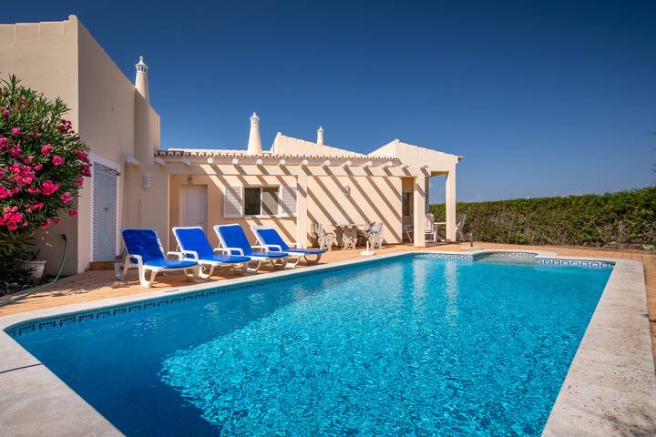 Ferieudlejning for 5 personer, med Terrasse og Have i Lagos