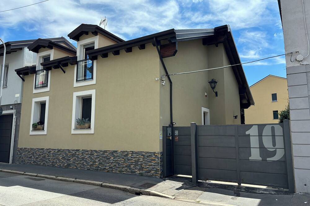 B&B in Centro. Confortevole e Riservato, Circondato da un Verde Rigoglioso in Nerviano, Provincia de Milan