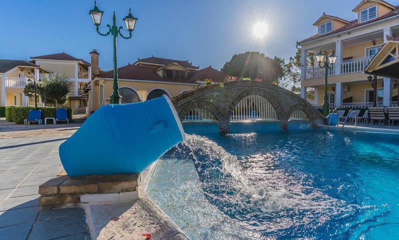 Holiday apartment for 4 people, with view and garden as well as pool in Alykes