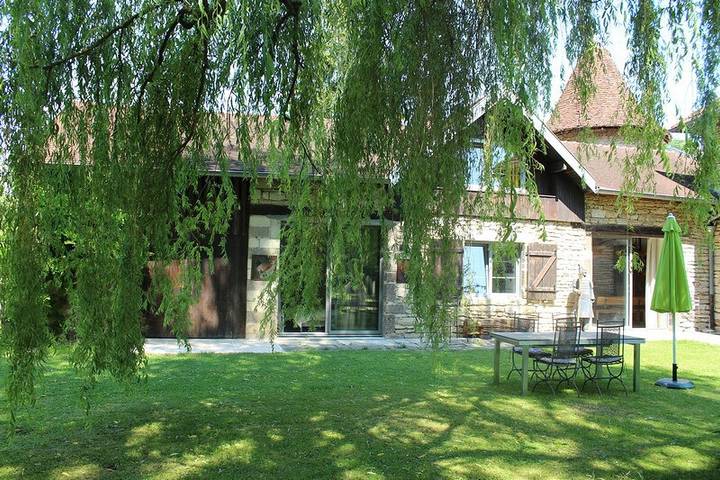 Gîte pour 6 personnes, avec Terrasse ainsi que Jardin et Vue dans Dampierre