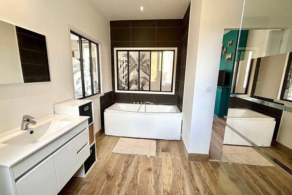 Appartement entier, La parenthèse jungle, calme et balnéo in Le Puy-en-Velay, Haute-Loire