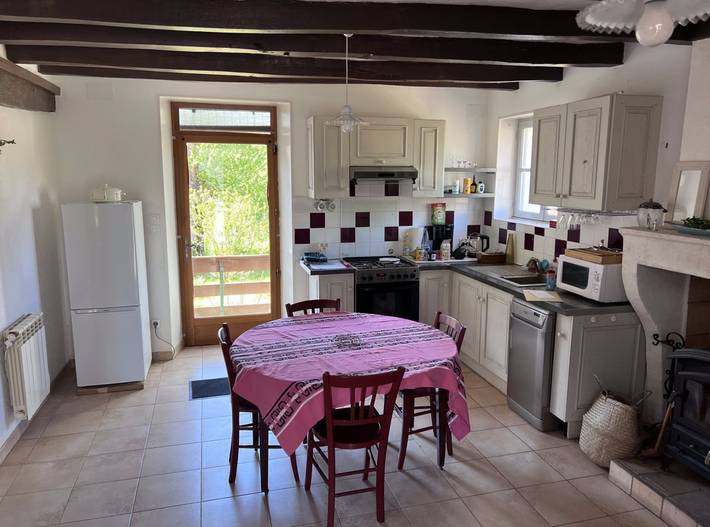 Gîte pour 4 personnes, avec jardin et terrasse dans Fontgombault