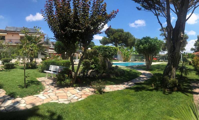 Pousada para 6 pessoas, com Terraço e Jardim e ainda Piscina na Costa de Estoril